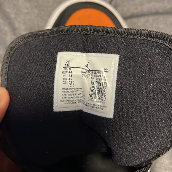 Mens Jordan 1 Low Orange, Black, White Size 10 - Picture 4 of 8